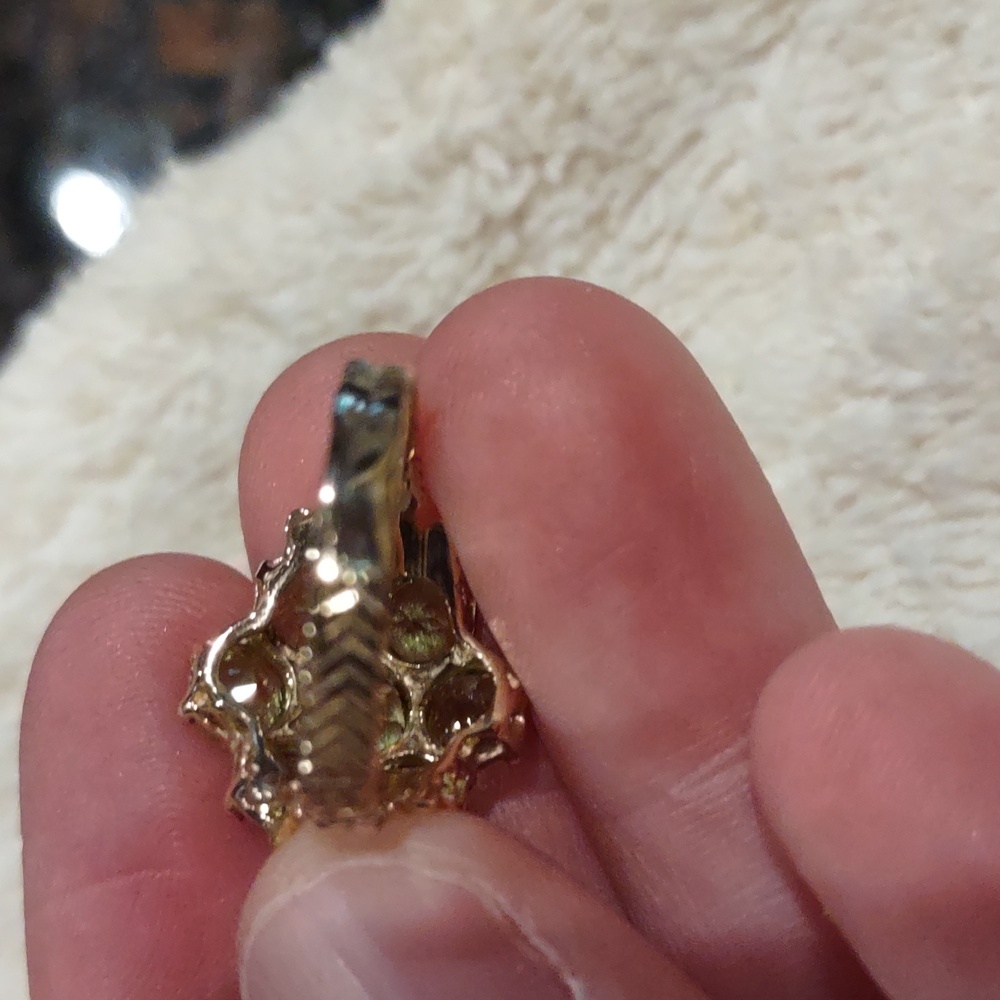 Peridot ring set in 10kt yellow gold - Picture 10 of 12